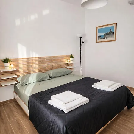 Marina Bay - Modern With Balcony & Free Parking Salerno